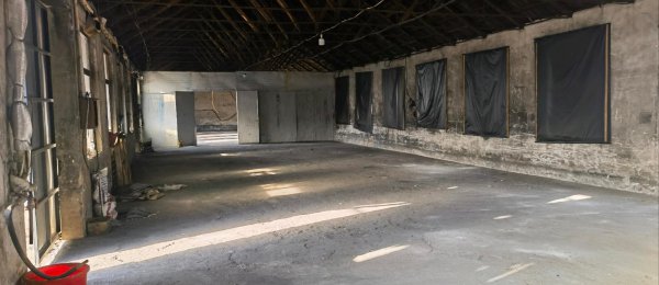 龙山办泊子村北工业园厂房带250千瓦变压器