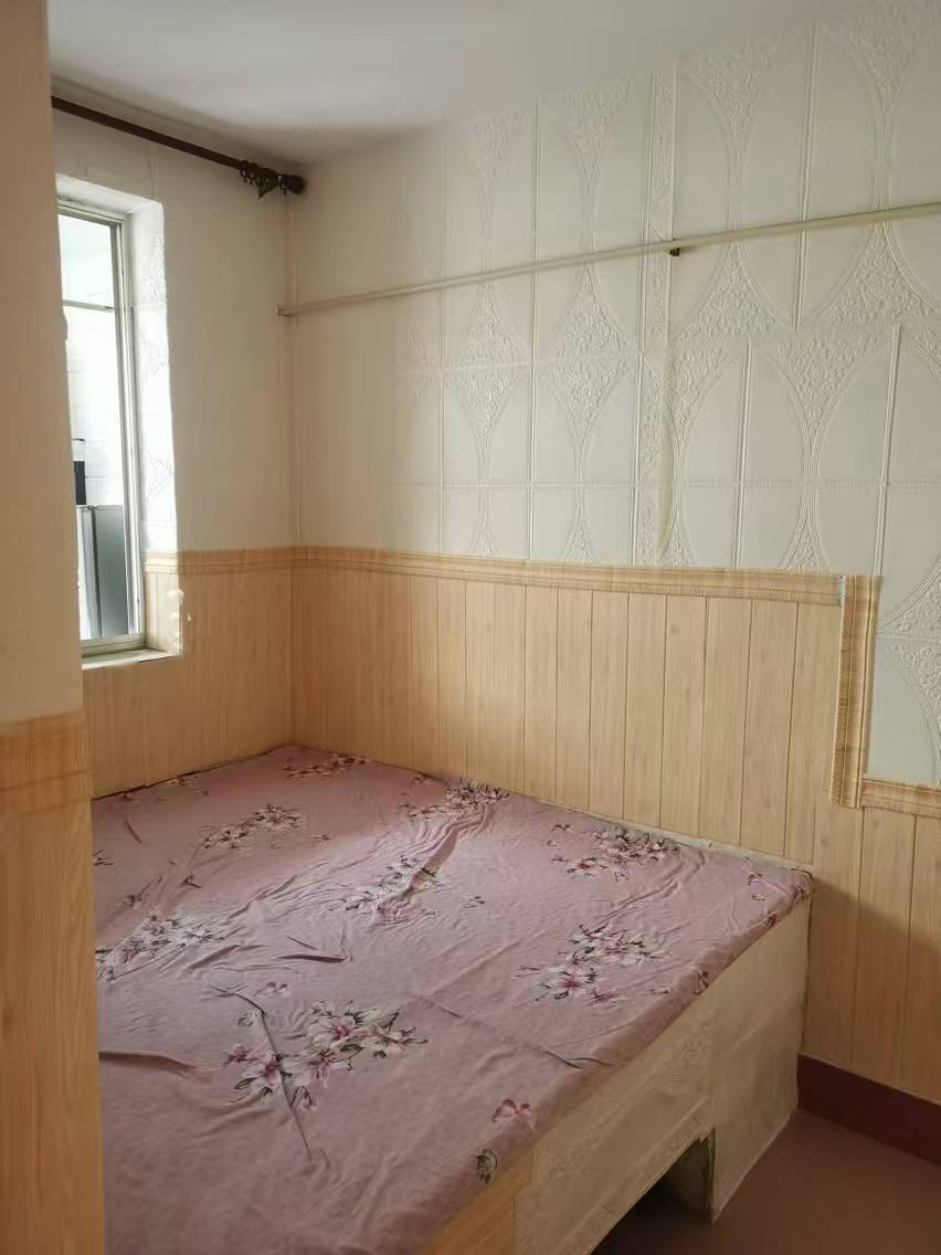 抱山街21号楼带院一楼