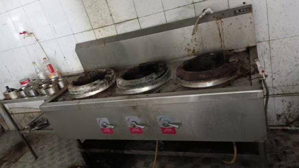 开发区饭店转让，设备齐全，租售都可
