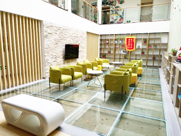 聚能托管（文登师范学校西侧）有少量办公室对外出租、合作