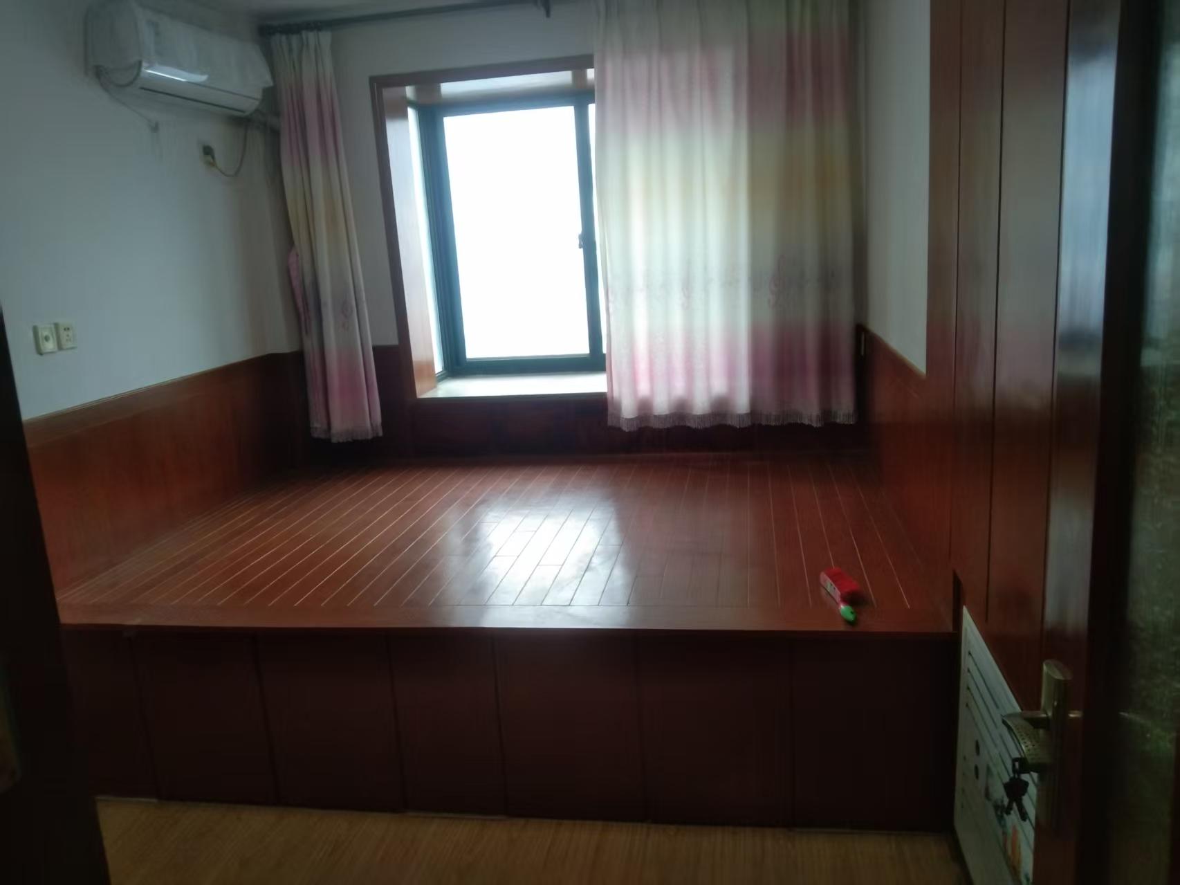 龙珠康城二楼精装修家电家具齐全干净利落出门中学跟家家悦，月租