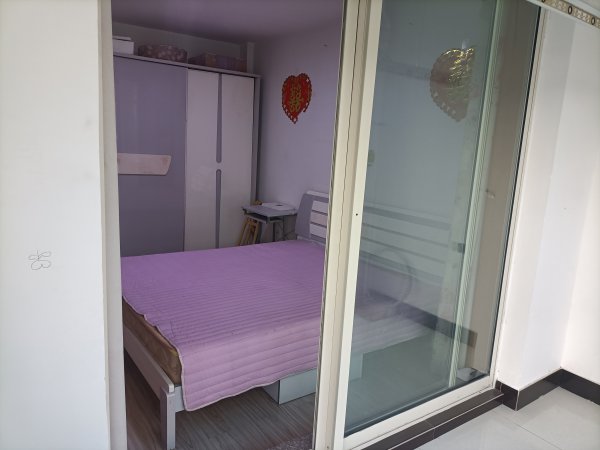 河畔花园住人5楼出租