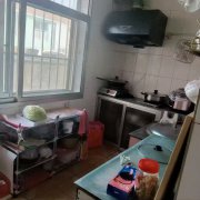 香山路住人一楼81.8平两室25.8万