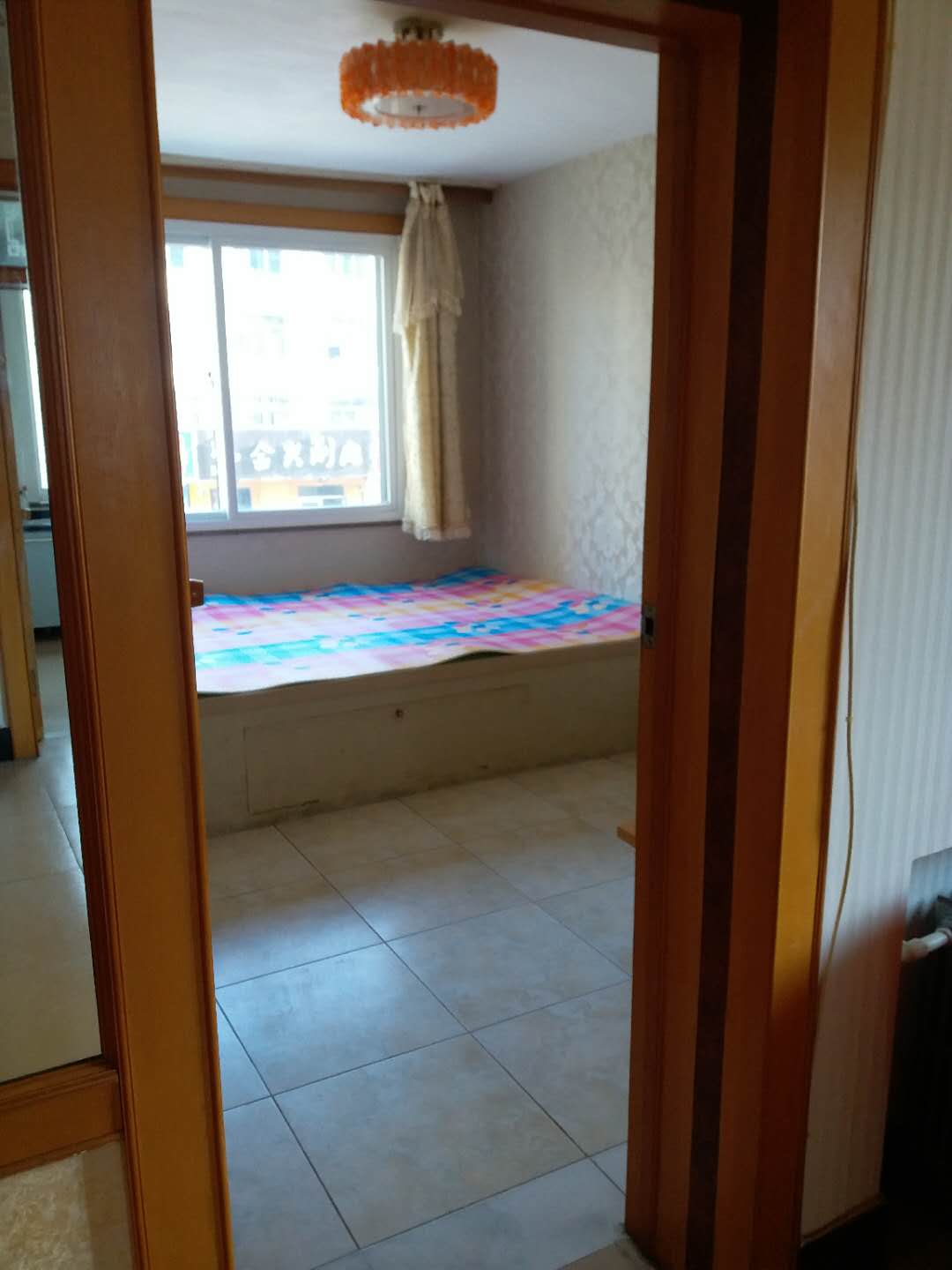 缤纷上街附近的一楼出租，家具家电齐全