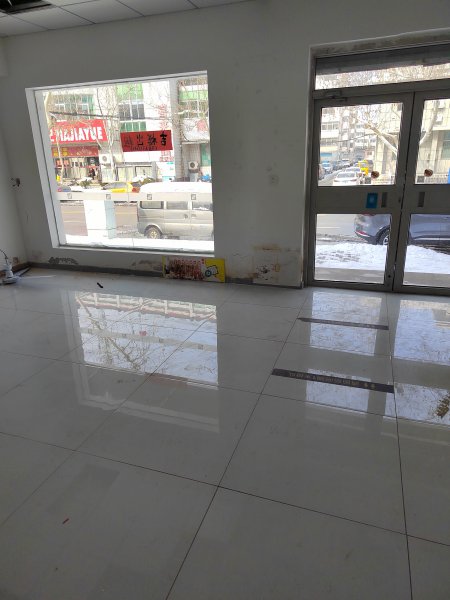 文登区五龙街家家悦超市对面，临街商铺，适合水果超市，足疗店
