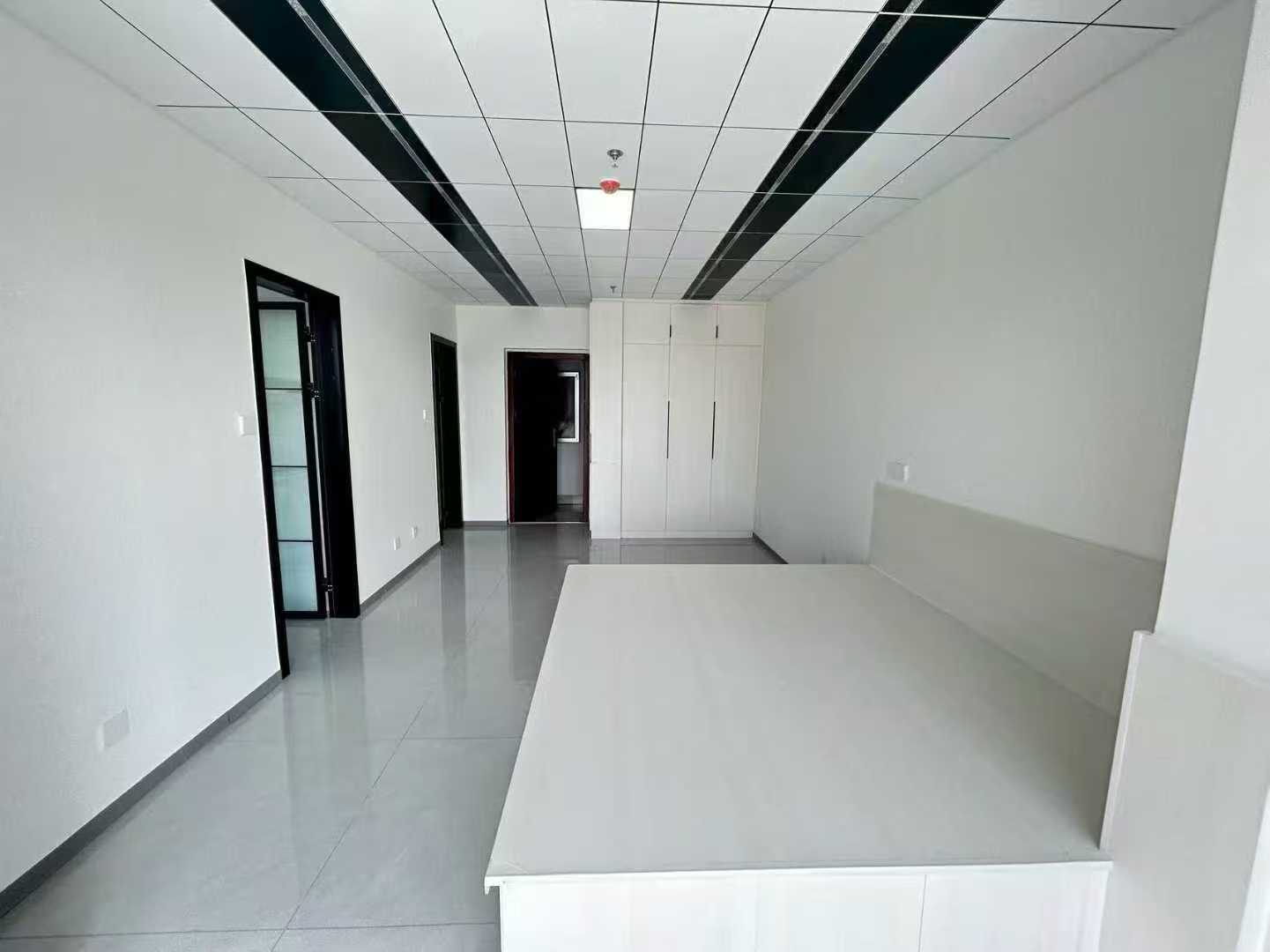 【出租】山伟学府电梯8楼南向家具家电齐全900