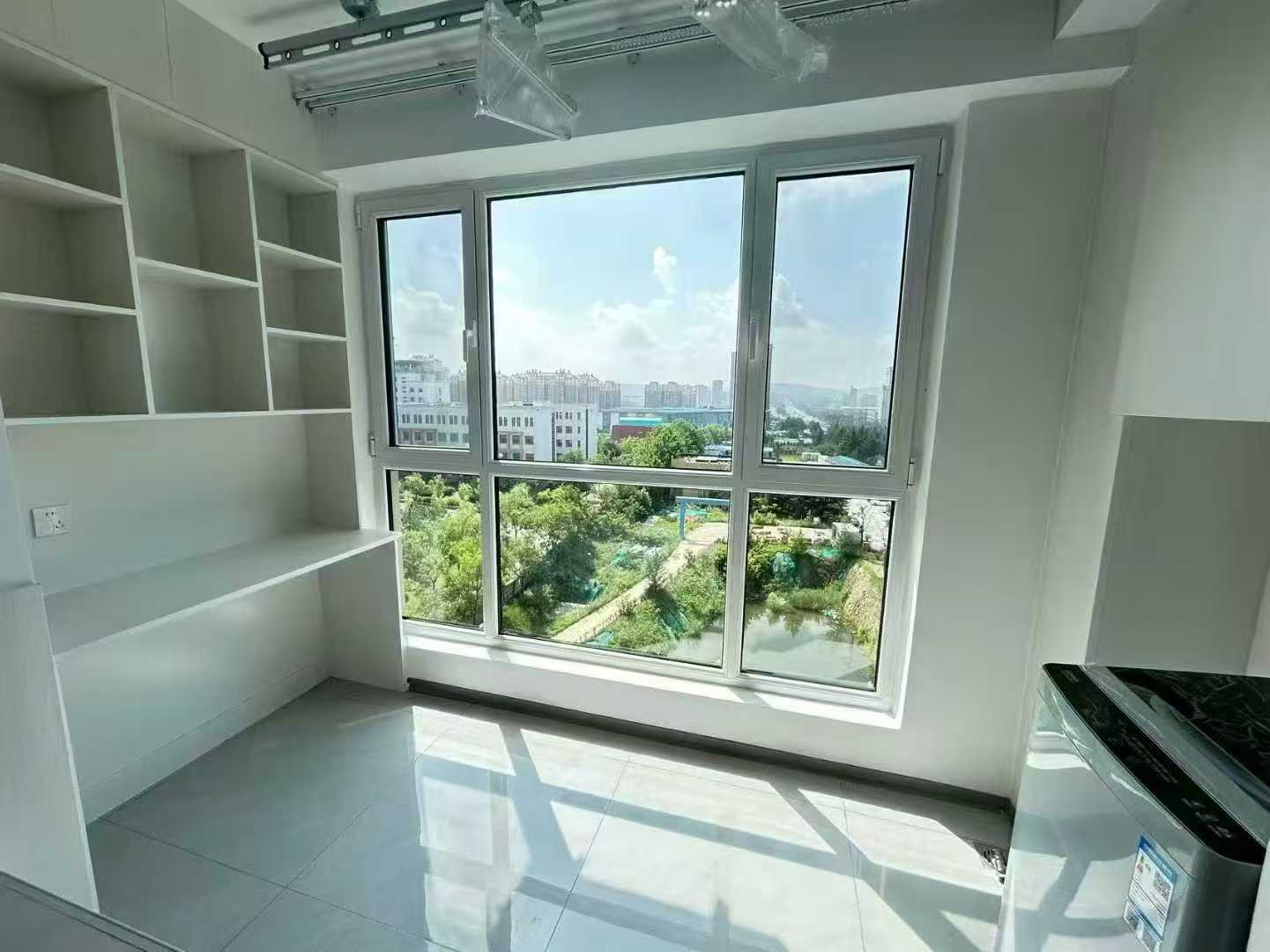 【出租】山伟学府电梯8楼南向家具家电齐全900