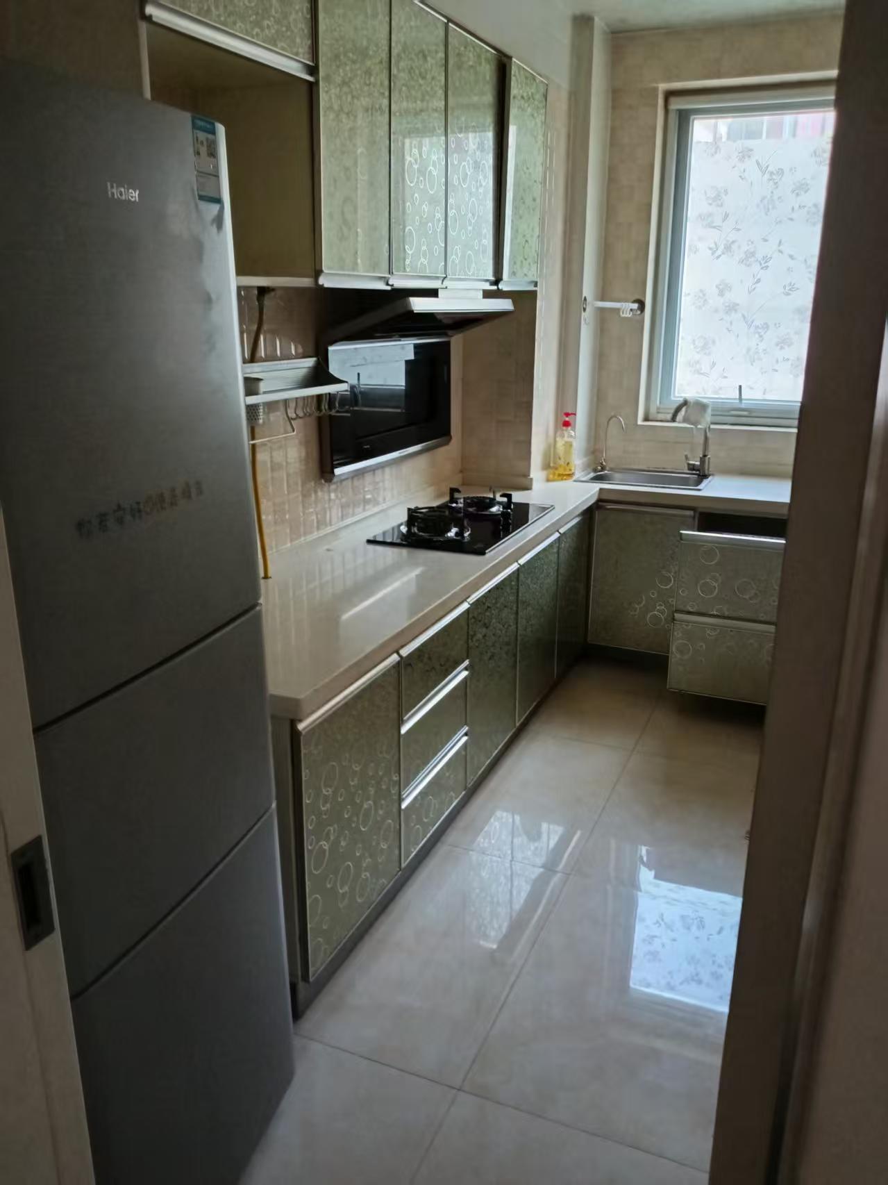 文登实验中学对面龙泽苑2房2厅，1200/月