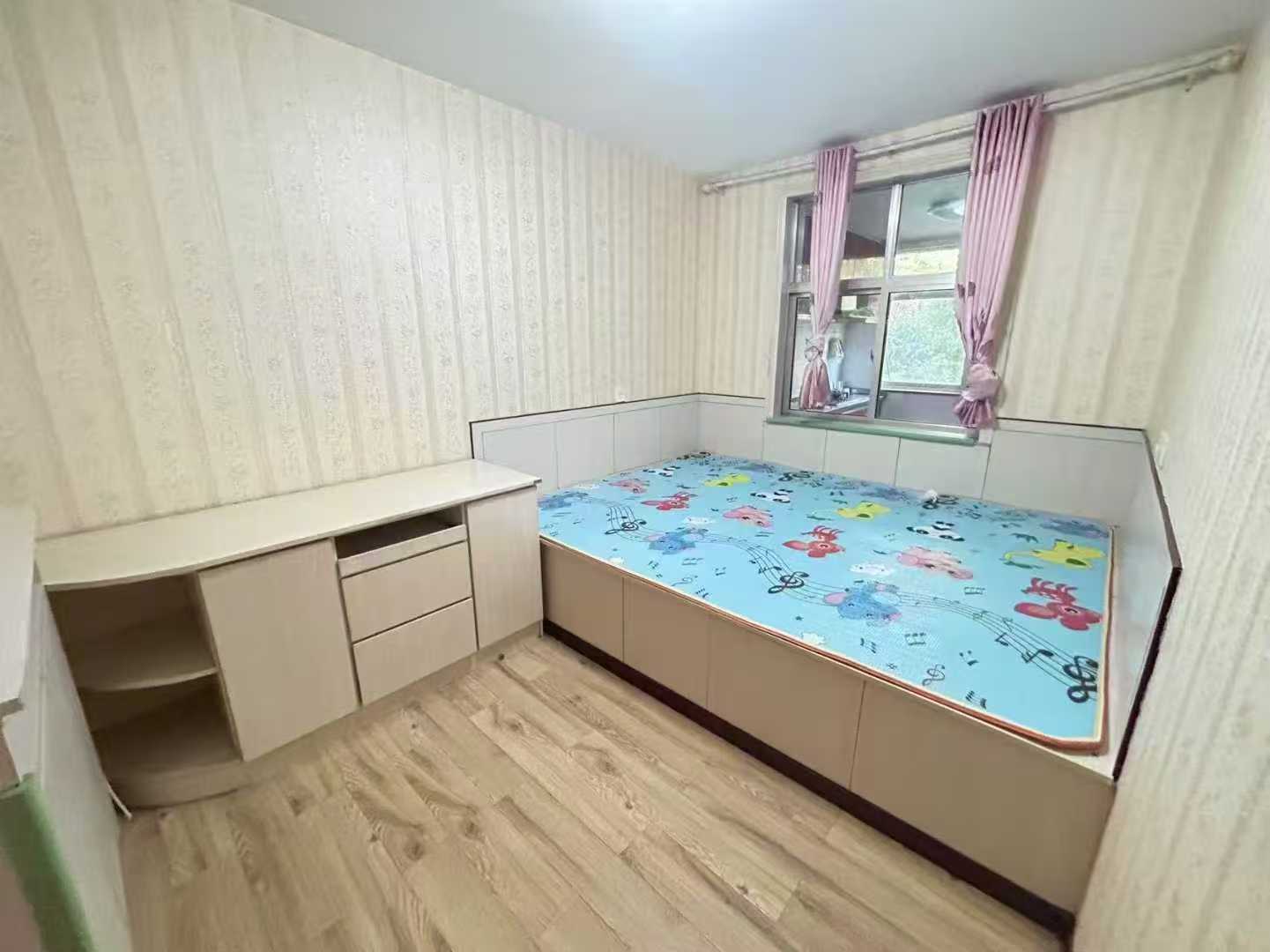 柳林新村三楼四室900