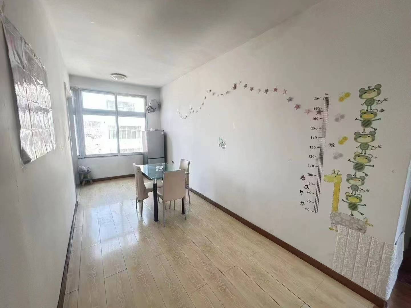 大润发旁贴地四楼三室800