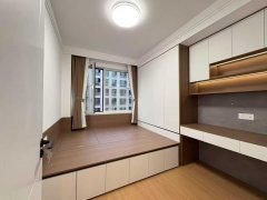 海泰三期洋房111.28平三室两卫67.8万