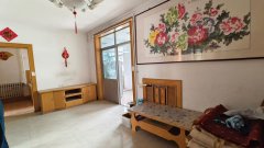 抱山街一楼106平四室25.8万