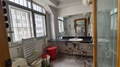 抱山街一楼106平四室25.8万