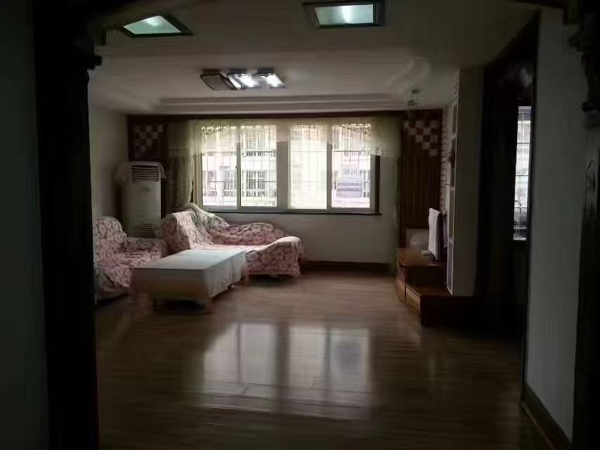 天福阳四期住人二楼三室110平1200元