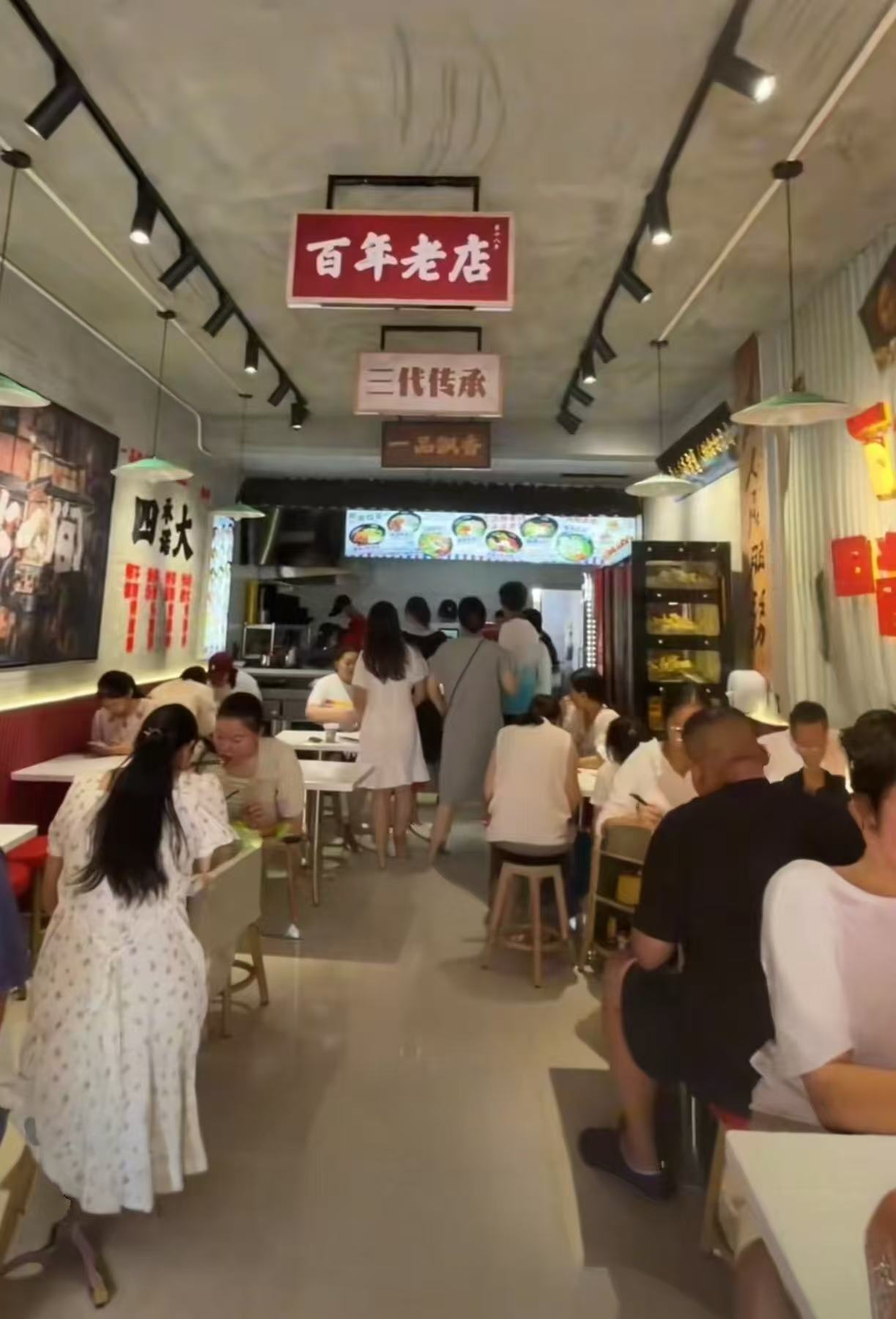 步行街营业中米线店转让