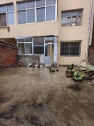 @17.8万，新大众完小南面，香山路，一楼带院，地暖已铺！