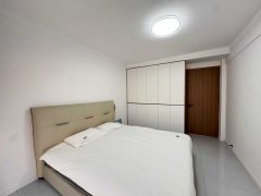 御郡家园电梯四楼97平两室35万