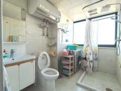 弘盛现代城电梯8楼142平三室42万