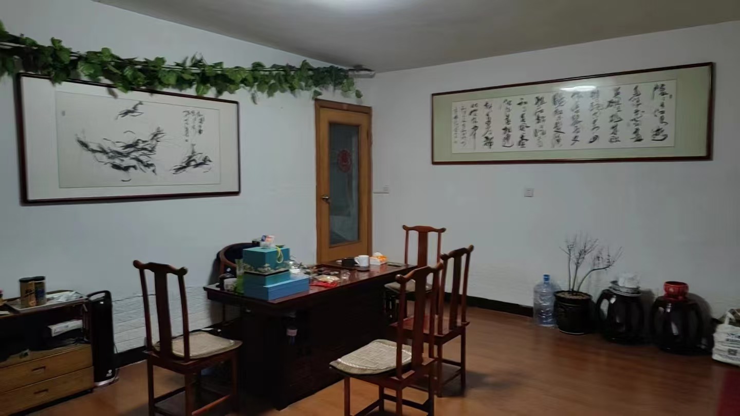 秀山路凤凰山红绿灯西两层门市出租