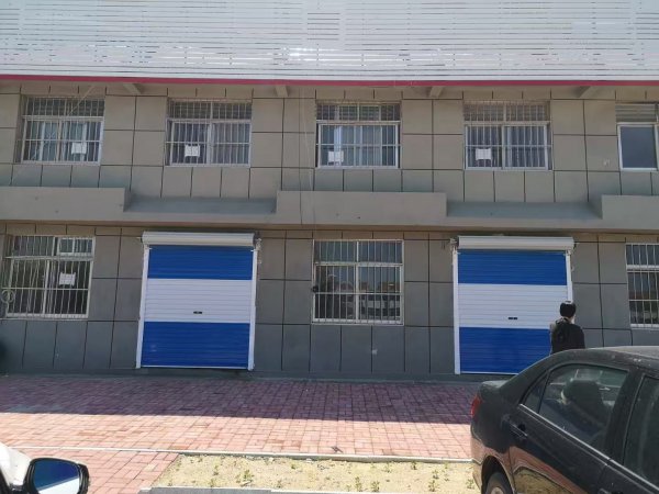 秀山路凤凰山红绿灯西两层门市出租