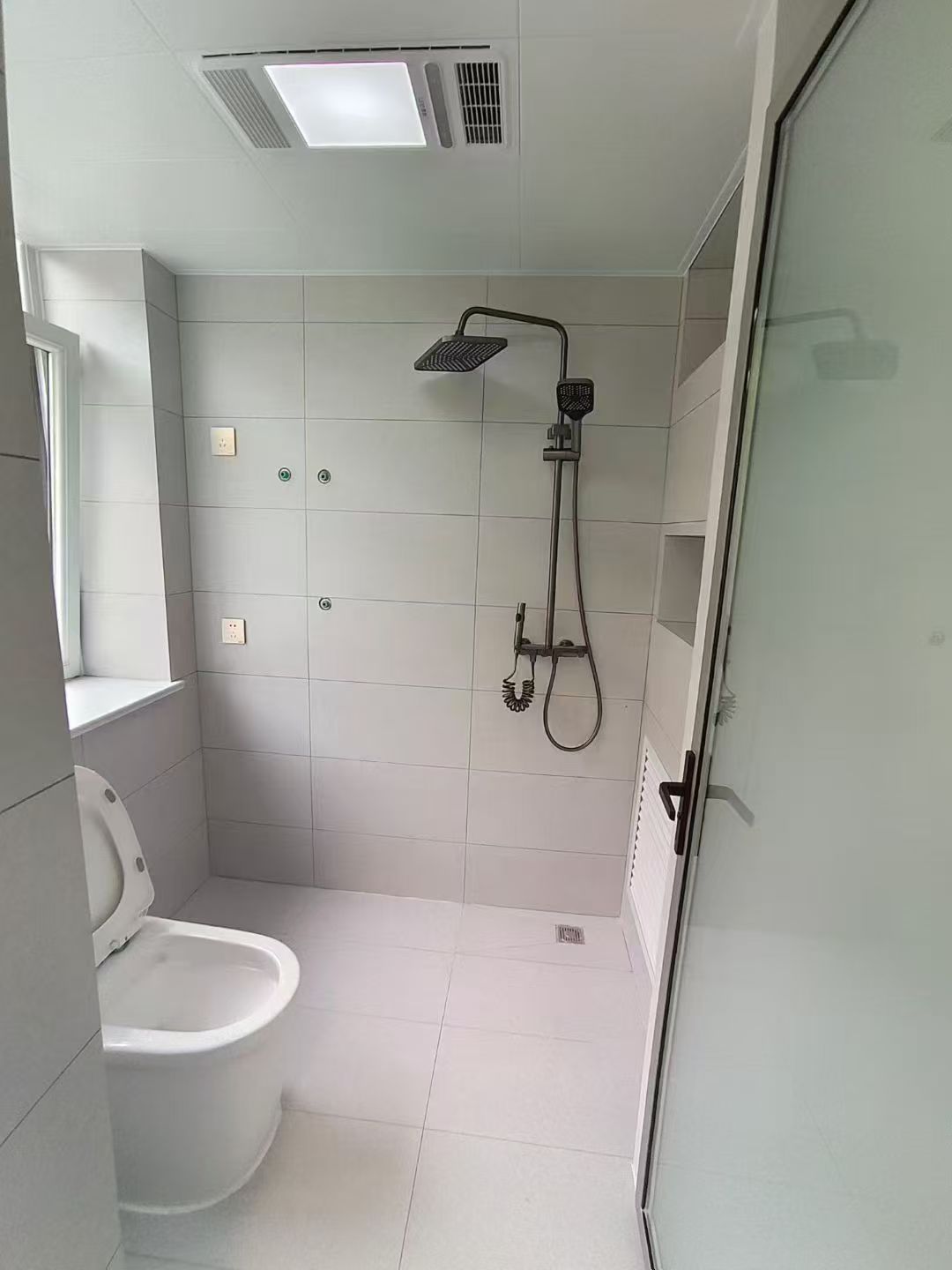 单山路贴地二楼86.6平三室32.8万 单山路贴地二楼86.6平三室32.8万