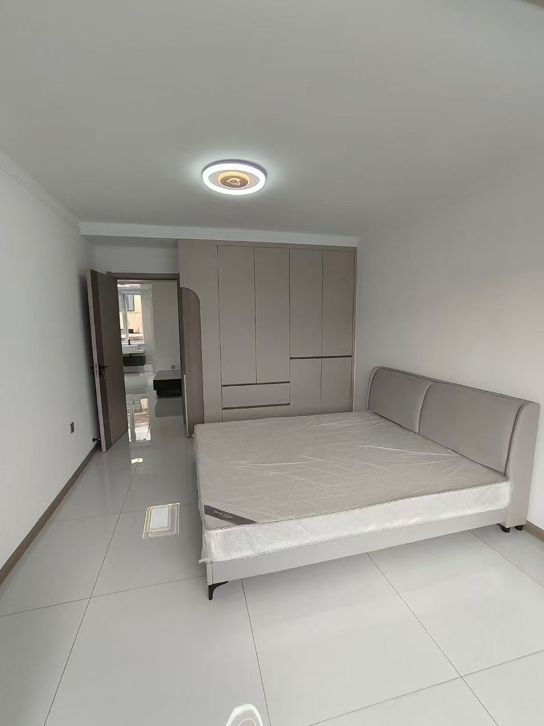 单山路贴地二楼86.6平三室32.8万 单山路贴地二楼86.6平三室32.8万