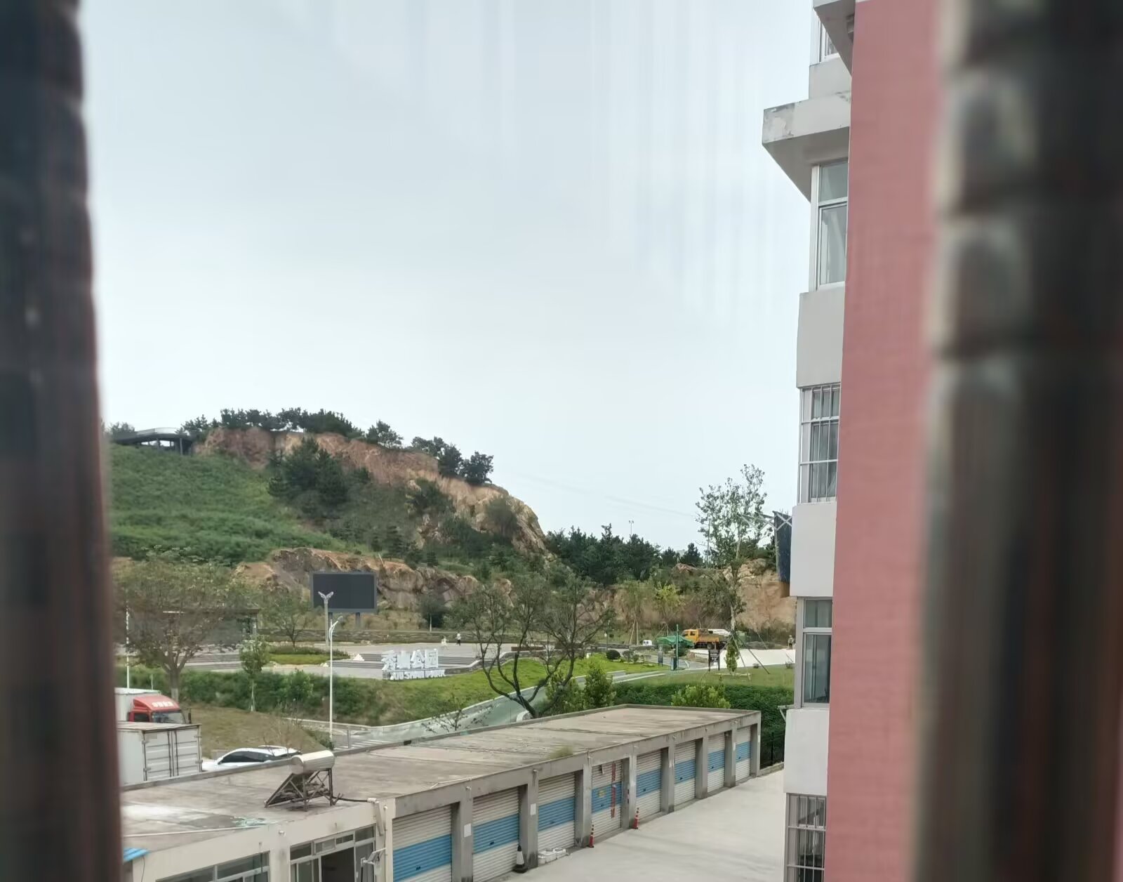 秀山公园二实小附近吉房出租