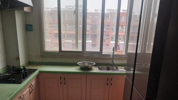 青山名居两室一厅出租，离七里中学环山小学都很近，交通便利
