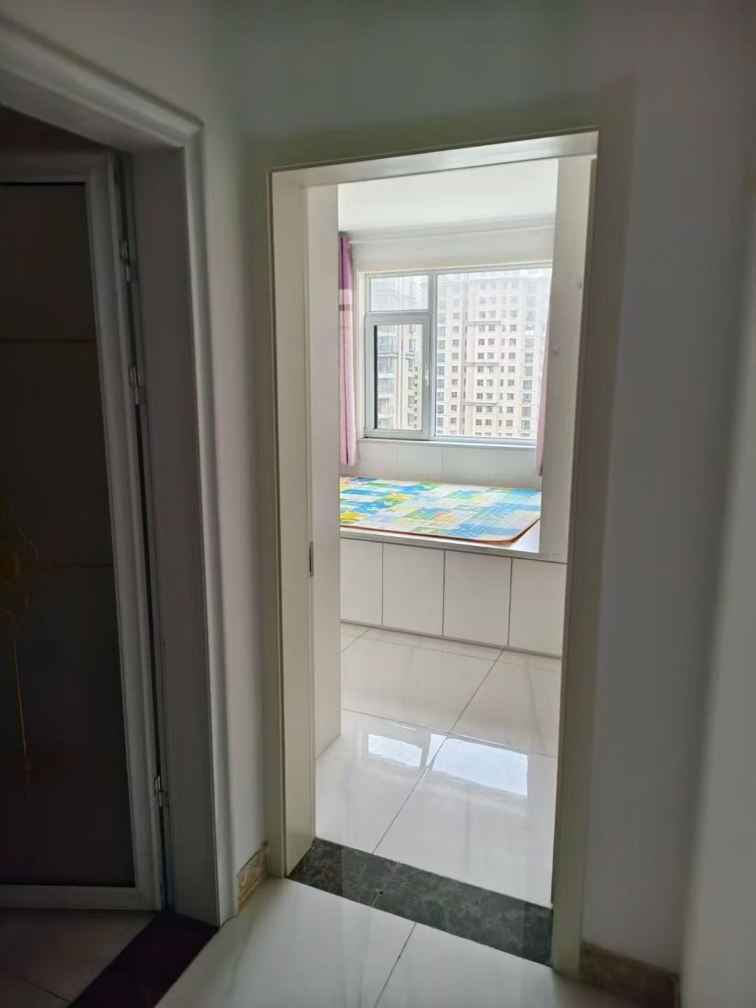 德红世纪华府电梯房两室每月1200元