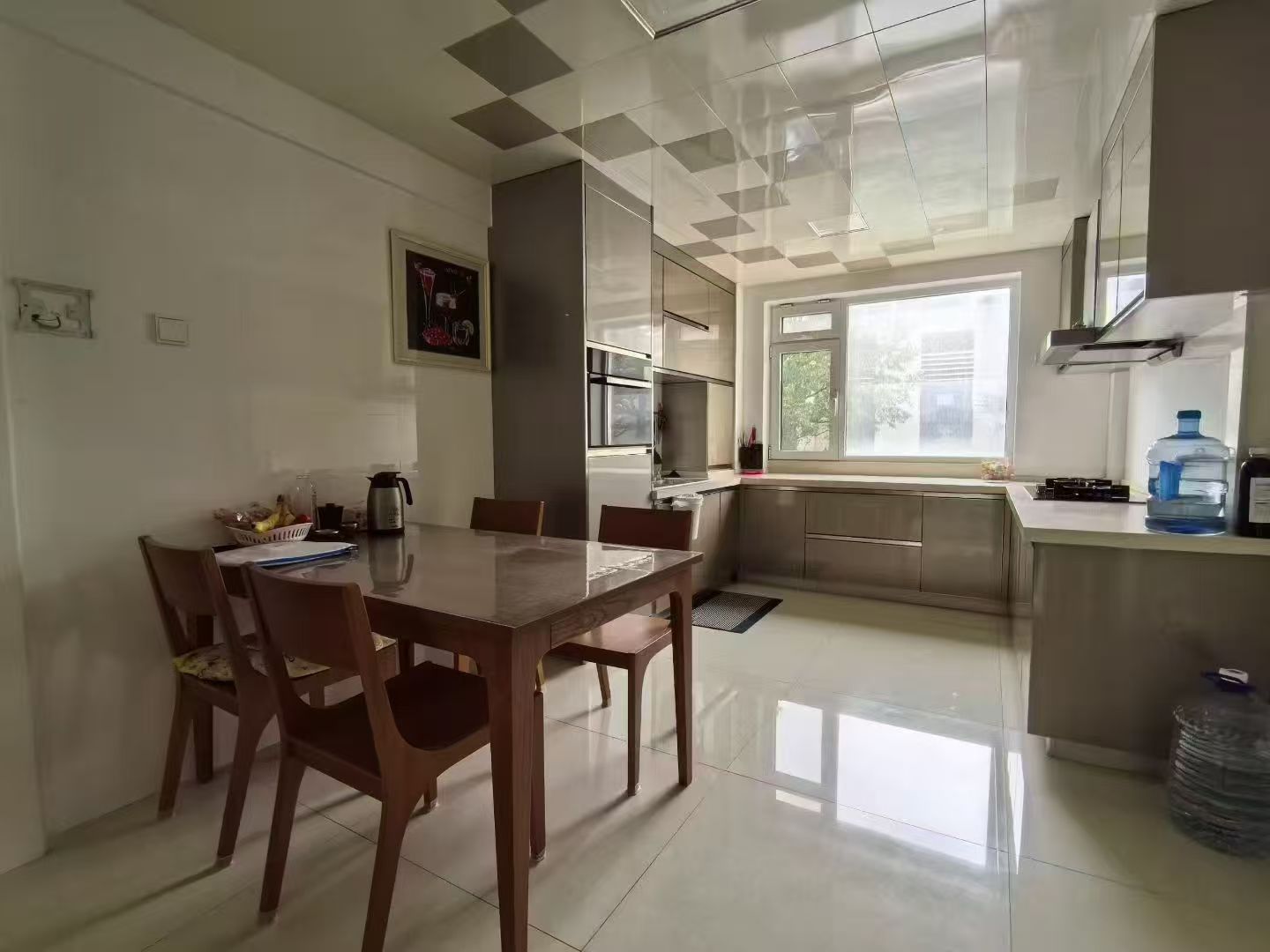 海泰庄园一期 一楼东边户180平四室两卫69.8万 海泰庄园一期 一楼东边户180平四室两卫69.8万