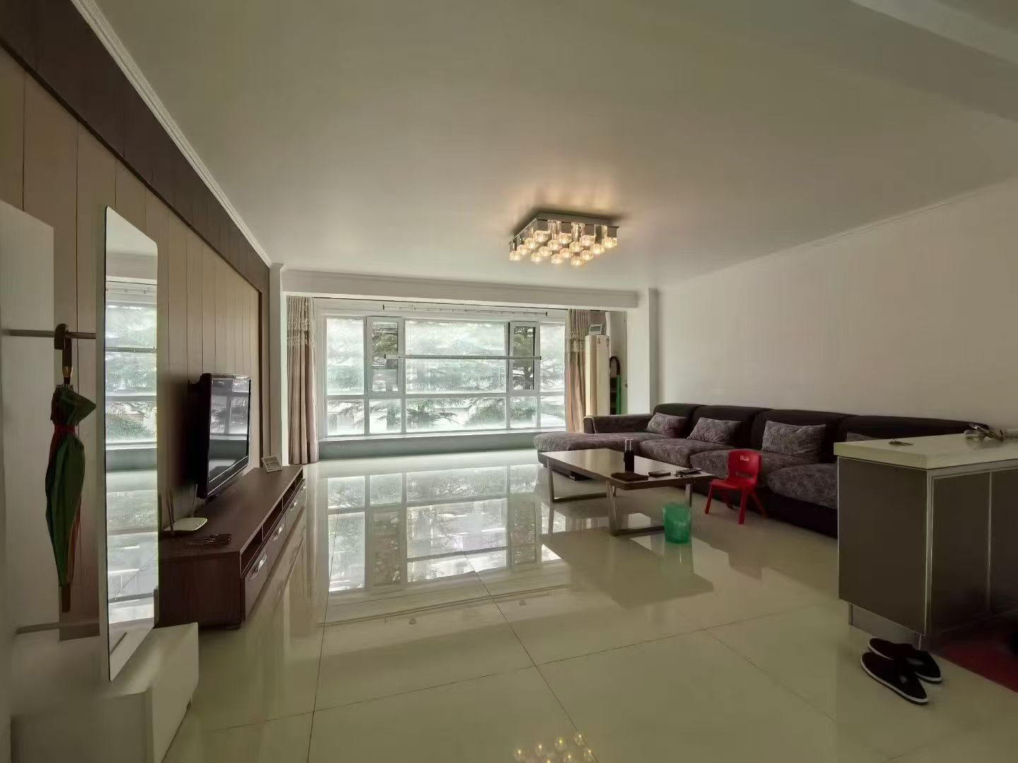 海泰庄园一期 一楼东边户180平四室两卫69.8万 海泰庄园一期 一楼东边户180平四室两卫69.8万