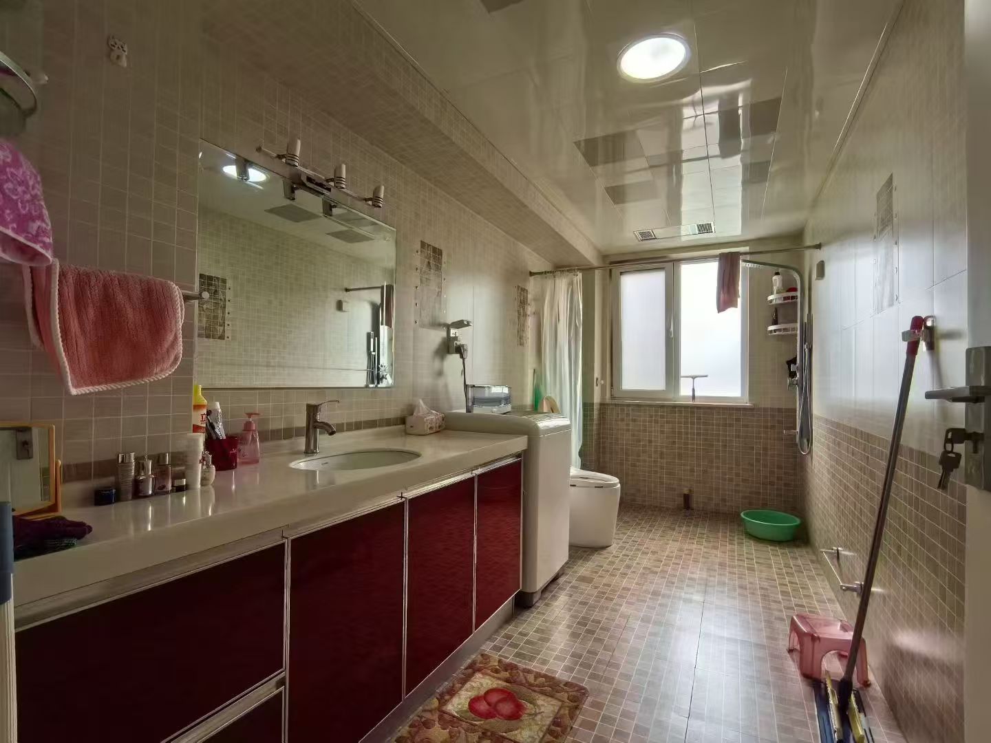 海泰庄园一期 一楼东边户180平四室两卫69.8万 海泰庄园一期 一楼东边户180平四室两卫69.8万