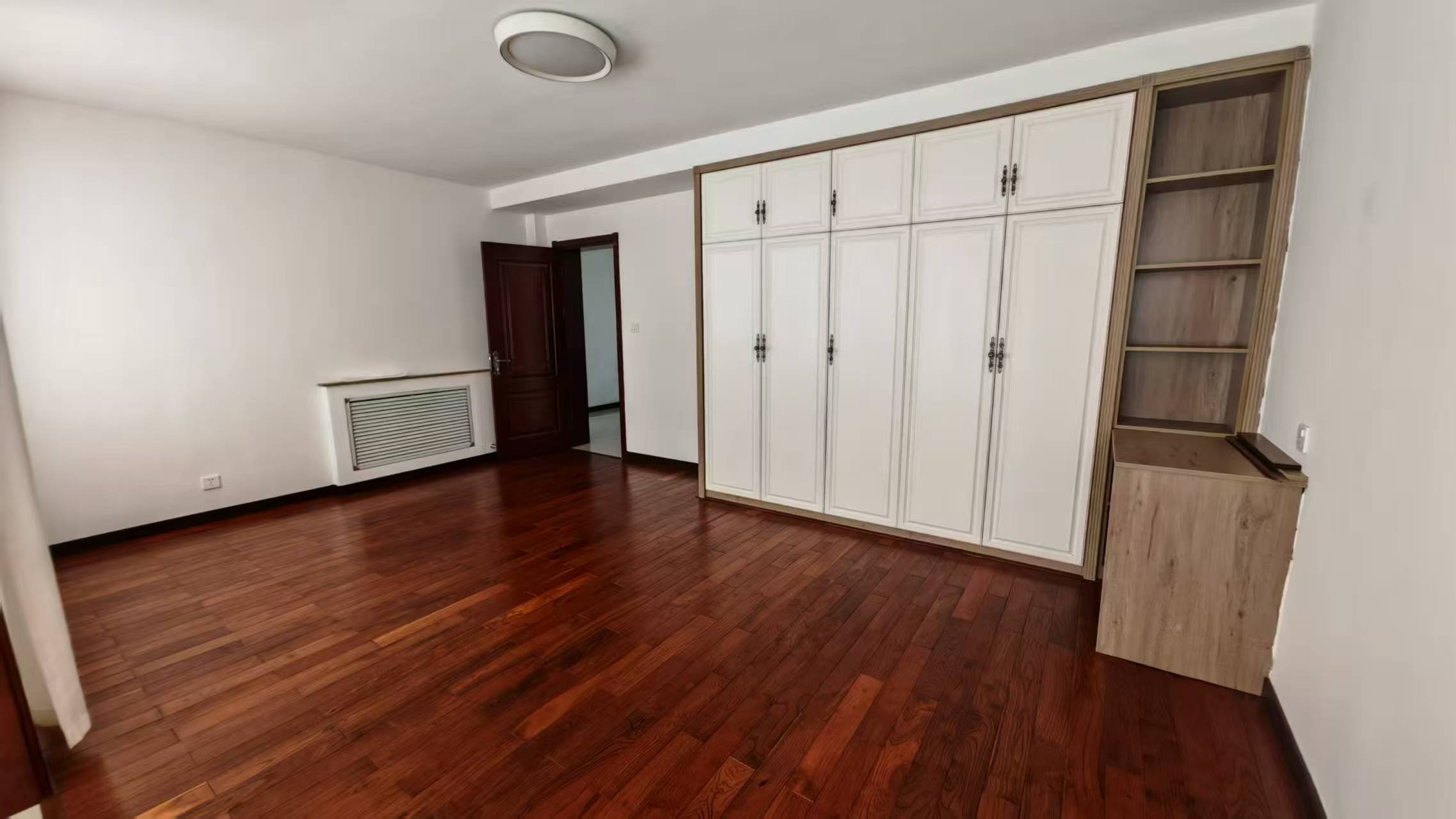 五龙街二楼110平三室28万 五龙街二楼110平三室28万