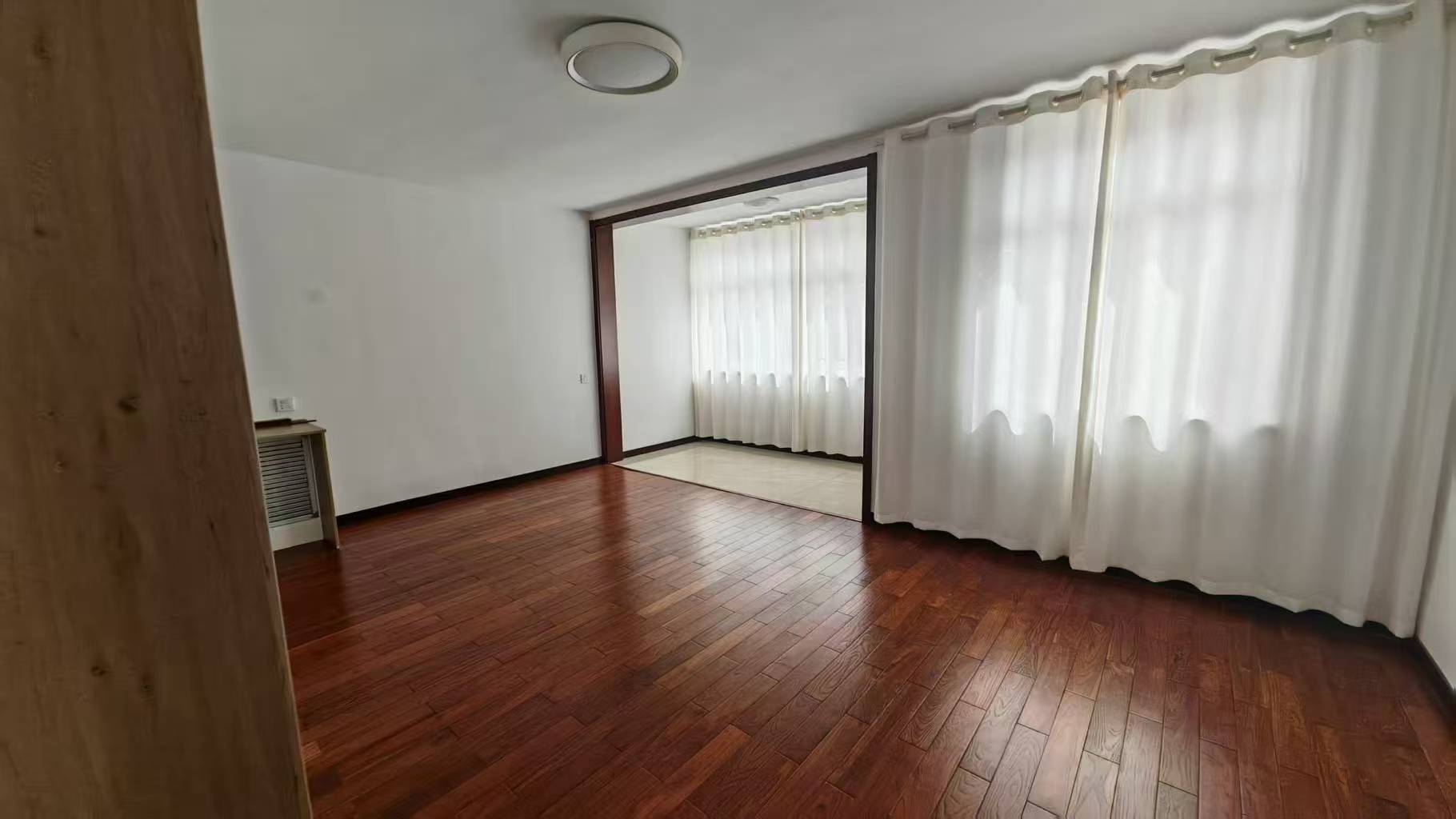 五龙街二楼110平三室28万 五龙街二楼110平三室28万