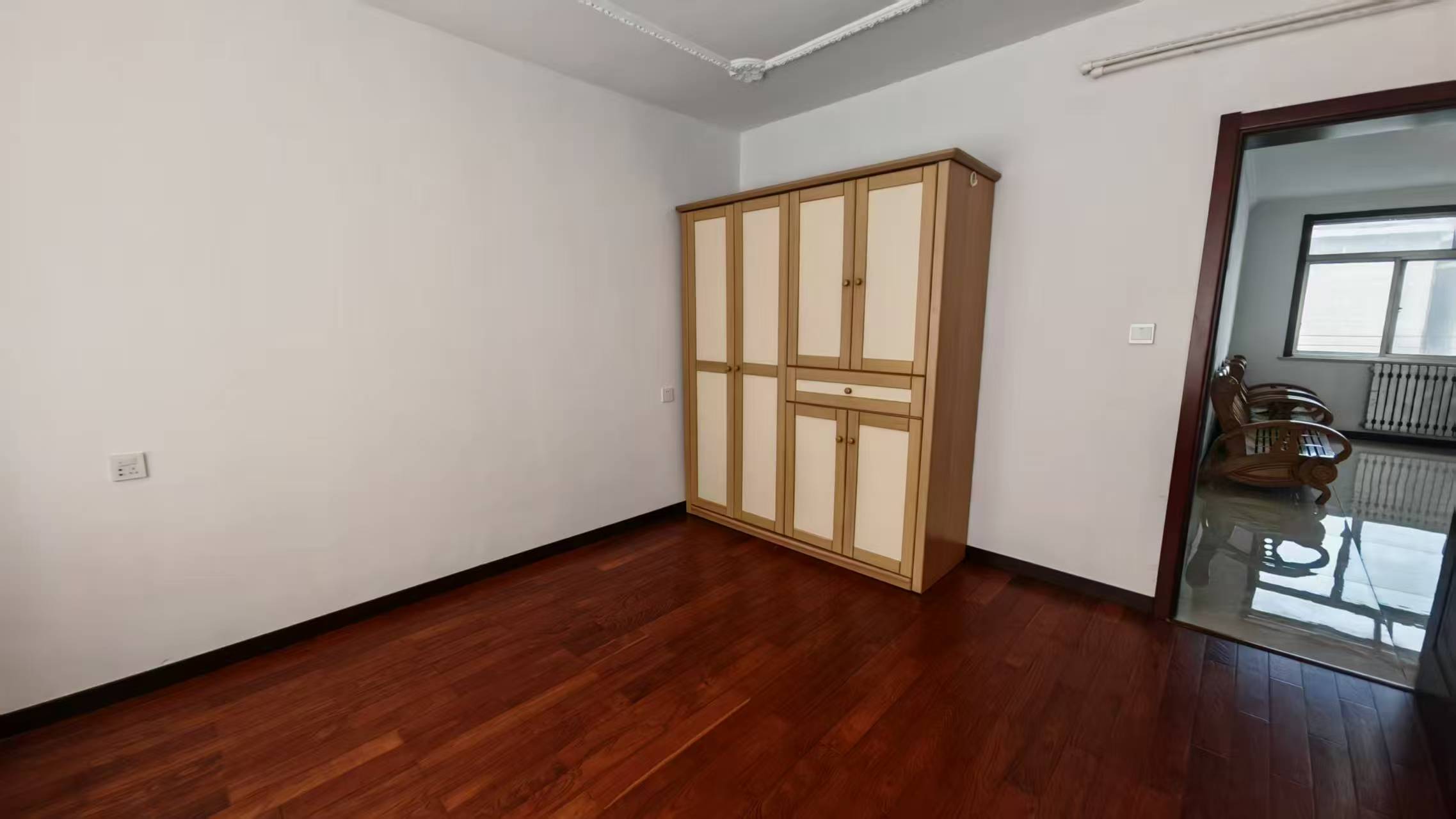 五龙街二楼110平三室28万 五龙街二楼110平三室28万