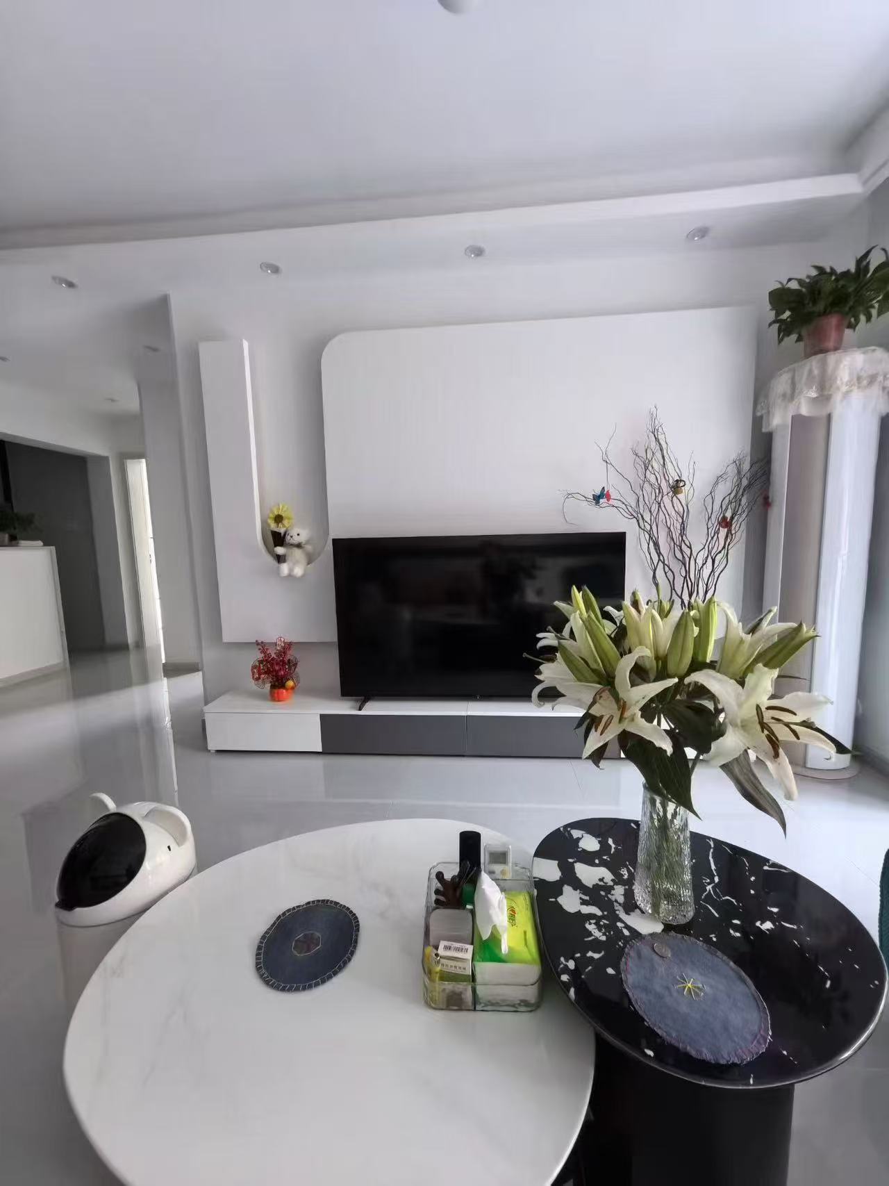 【出租】山能伴山林语电梯4楼80多平二室要求干净月/1600