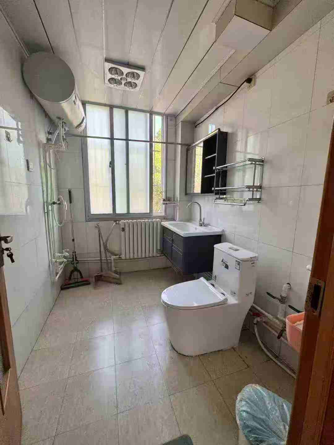 单山路贴地二楼02年竣工浇筑楼二室98.79平方29.8万 单山路贴地二楼02年竣工浇筑楼二室98.79平方29.8万