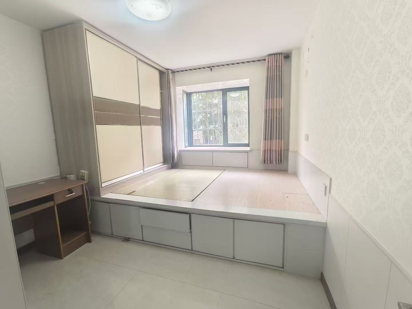 河景东城一期1楼88.6平两室36.8万 河景东城一期1楼88.6平两室36.8万