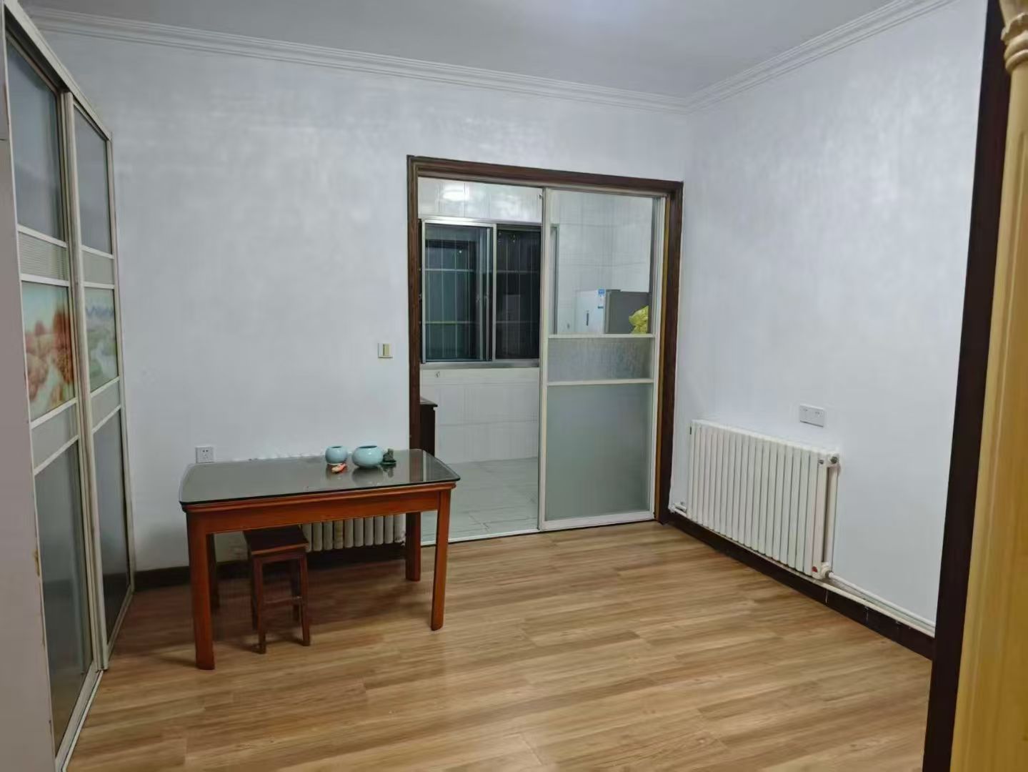 龙山路住人一楼120平三室月租750元