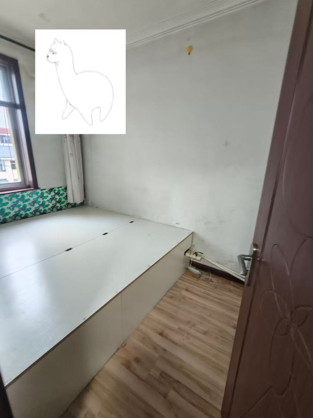 职工街多层3楼70多平两室月租700元