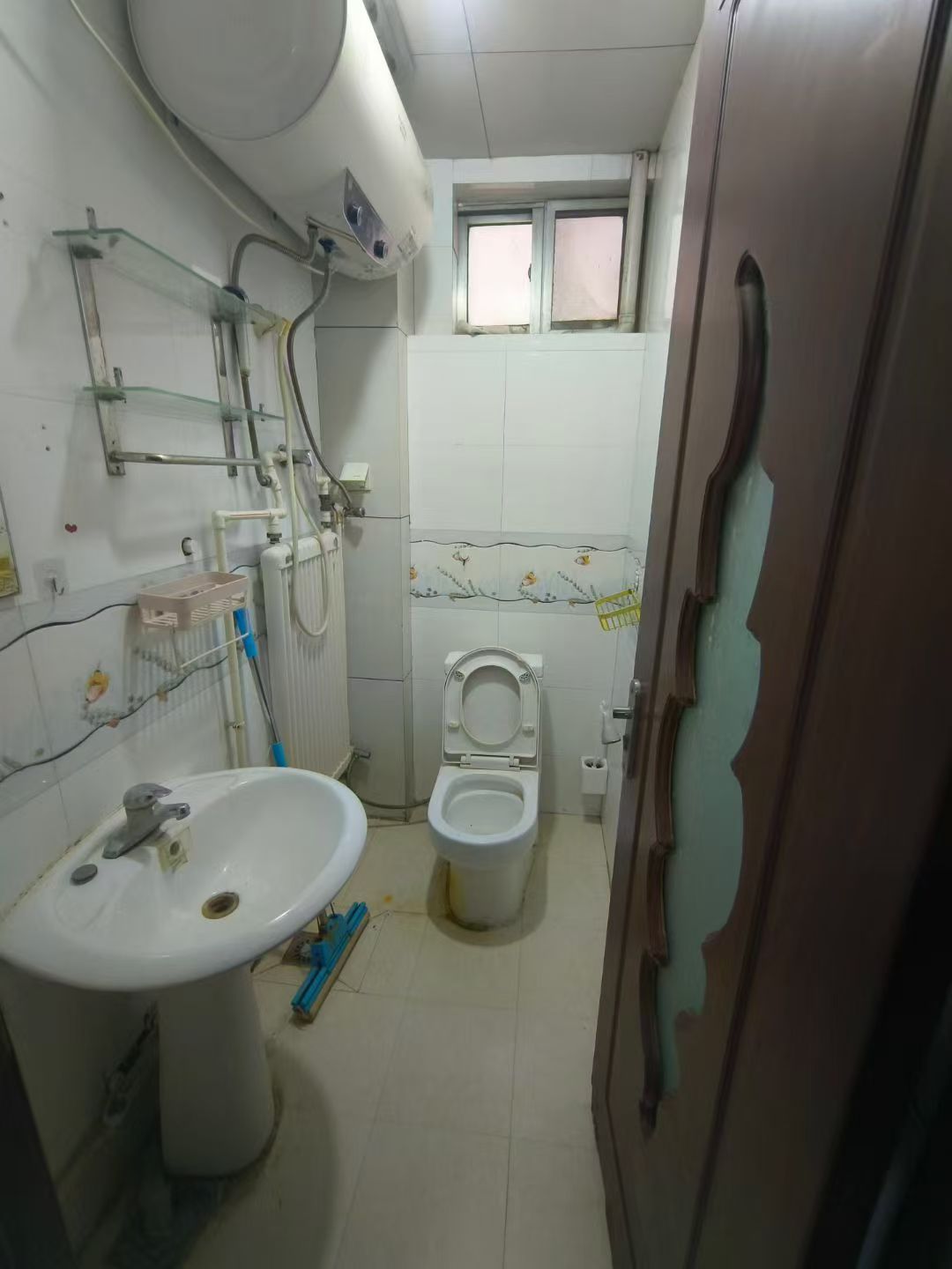 职工街多层3楼70多平两室月租700元