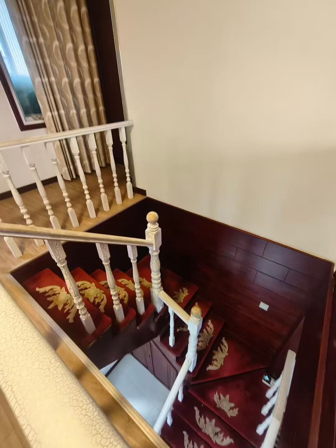 山川文苑顶复上下两层223平五室三卫99万 山川文苑顶复上下两层223平五室三卫99万