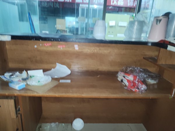 外卖店不干了，**物品清仓处理