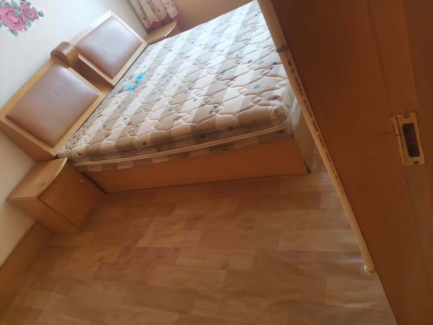 大润发肯德基往北500米