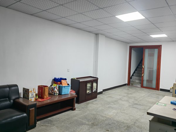 宏利物流对面两层门市出租