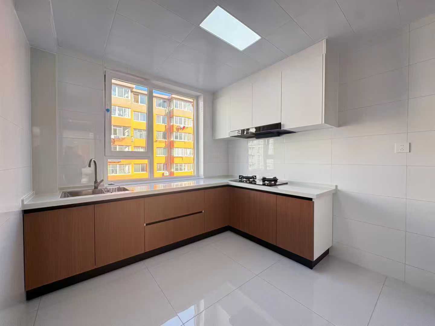 珠海路小区住人三楼87平两室27万 珠海路小区住人三楼87平两室27万