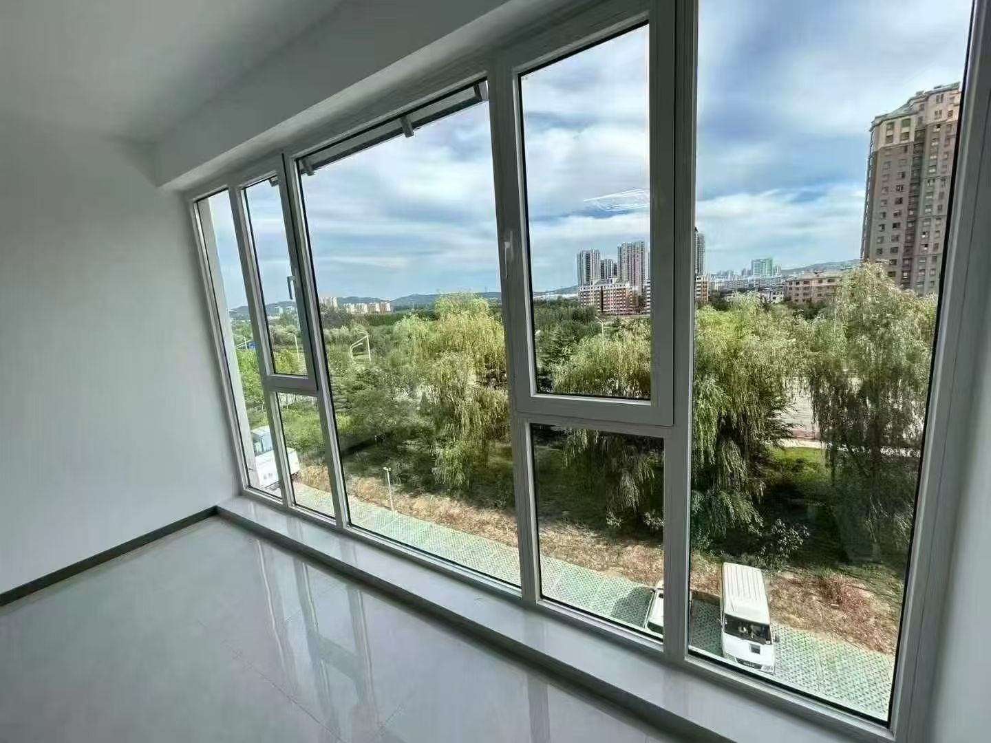 上海豪庭最南排电梯6楼110平三室两卫55.8万 上海豪庭最南排电梯6楼110平三室两卫55.8万