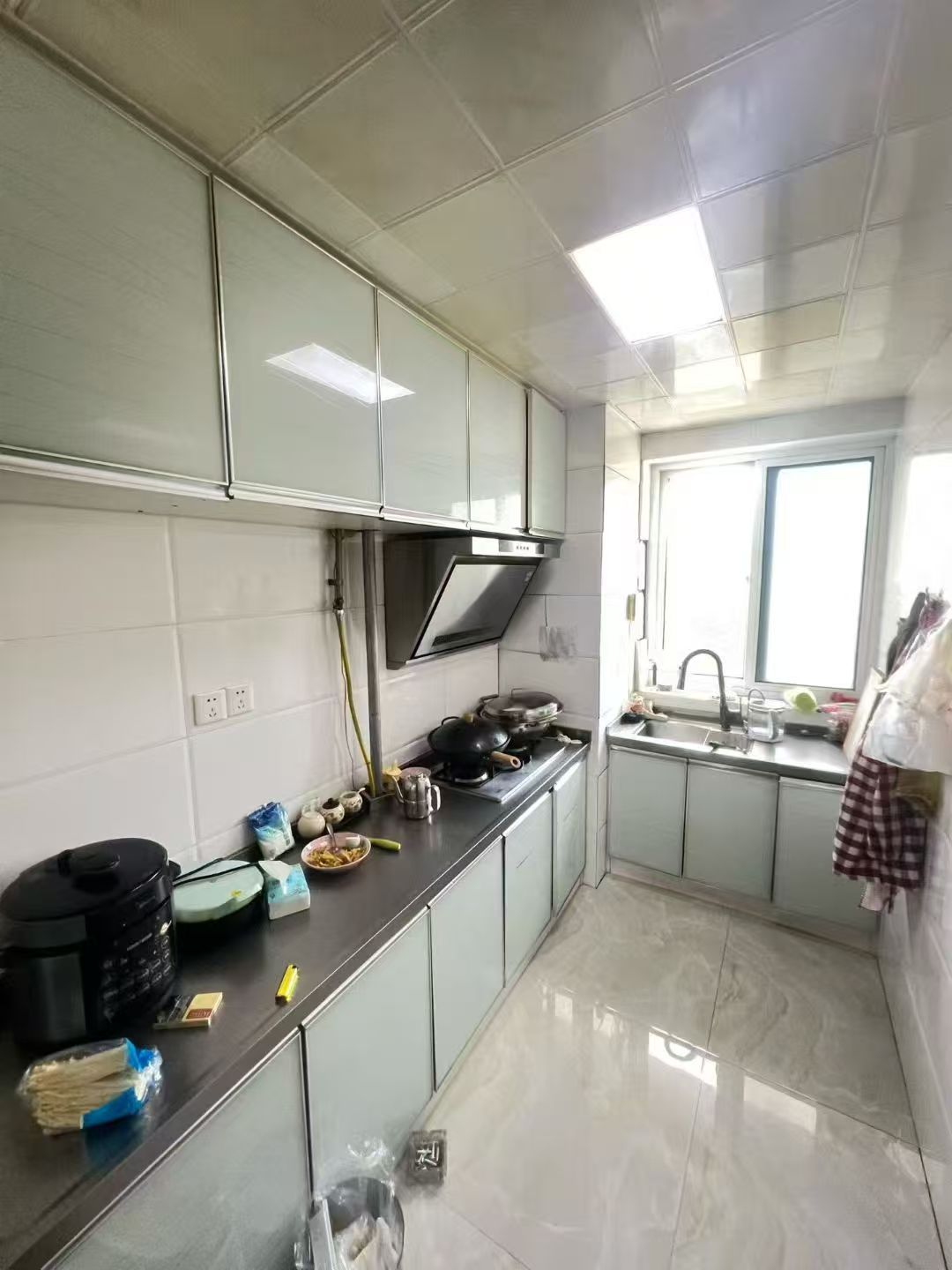 山川文苑电梯四楼92.5平两室39.8万 山川文苑电梯四楼92.5平两室39.8万