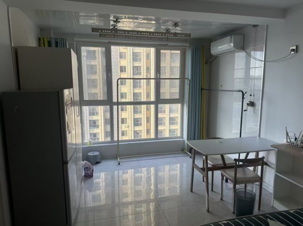 山伟学府电梯11楼35平月租800/月