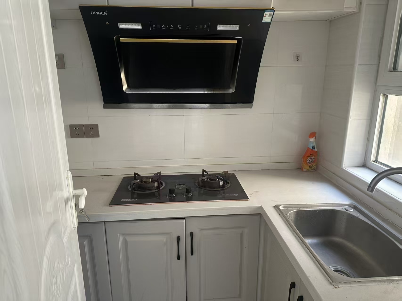 山伟学府电梯11楼35平月租800/月